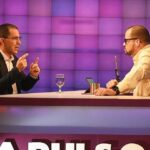 ALBA-TCP Secretary General Jorge Arreaza (left) speaking with journalist Julio Riobó (right) on the A Pulso television program on VTV on May 4, 2024. Photo: Venezuelan Ministry for Communes.