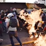 21-year old Orlando Figuera, a black supermarket worker and Chavista, being stabbed and burned alive by extreme-right guarimba thugs in Venezuela on May 20, 2017, passing away few weeks later. Photo: File photo.