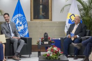 Jorge Alberto Grayeb (left), head of the UN delegation of electoral experts, meets with the president of the Venezuelan National Electoral Council (CNE) Elvis Amoroso (right), Caracas, April 23, 2024. Photo: EFE.