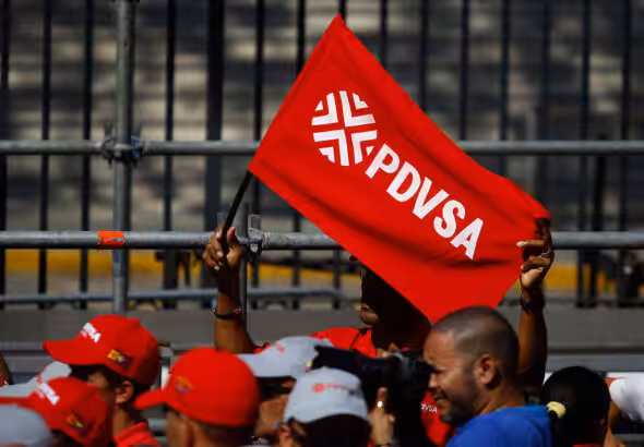 A Chavista waves a flag with the Petroleos de Venezuela SA (PDVSA) logo at a rally in Caracas, Venezuela, on January 31, 2019. Photo: Marcus Bello/Bloomberg/file photo.