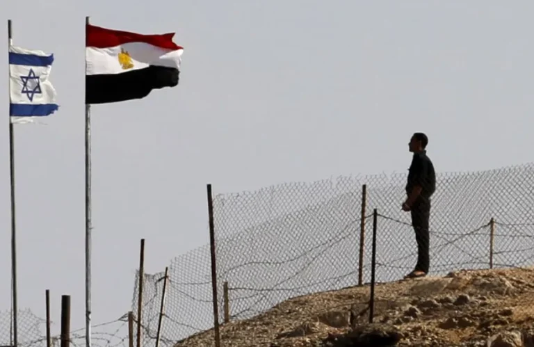 An Egyptian soldier at the Taba Crossing 430 km northeast of Cairo. Photo: Vanessa Bailey/file photo.