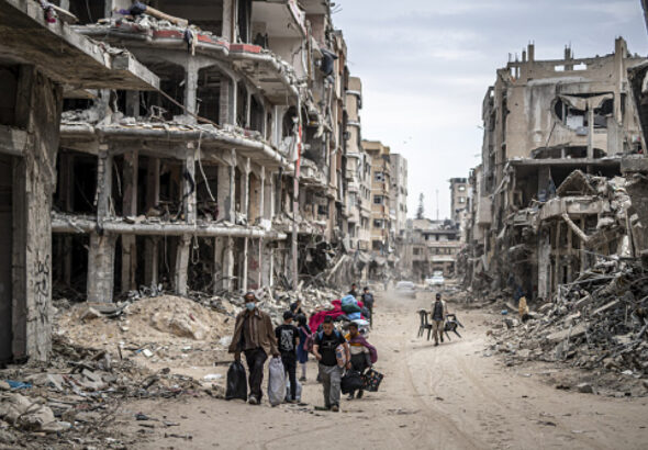 Palestinians start to return to their homes amid destruction after Israel’s withdrawal in Khan Younis, Gaza, on April 7. Photo: Jehad Alshrafi/Anaudolu via Getty images.