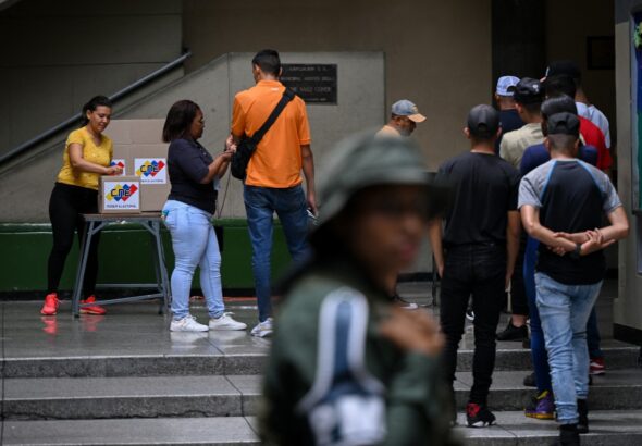 People vote at a polling station during a voting drill in Caracas on June 30, 2024. - Venezuela held on Sunday a rehearsal for the July 28 presidential elections, in which President Nicolas Maduro will seek a new term. Photo: Federico Parra/AFP.