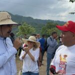 Venezuelan President Nicolás Maduro (left) talking with Ángel Prado (right) during a visit to the El Maizal commune on June 6, 2024. Photo: X/@madeleintlSUR.