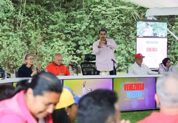 Venezuelan President Nicolas Maduro alongside his presidential campaign staff leadership on Sunday, Jun 9, 2024. Photo: X/@luchaalmada.