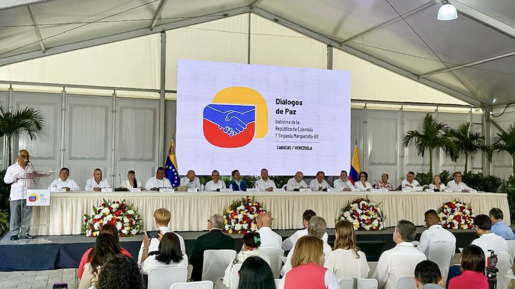 Delegates from the Colombian government, the Segunda Marquetalia, and the guarantor and accompanying countries during the ceremony launching peace negotiations in Caracas on June 24. 2024. Photo: X/@NoruegaenCOL.