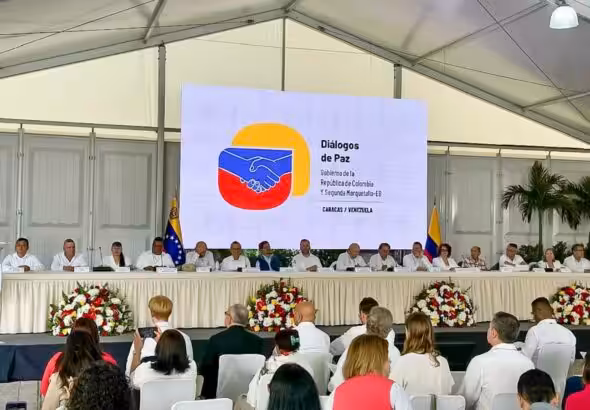 Delegates from the Colombian government, the Segunda Marquetalia, and the guarantor and accompanying countries during the ceremony launching peace negotiations in Caracas on June 24. 2024. Photo: X/@NoruegaenCOL.