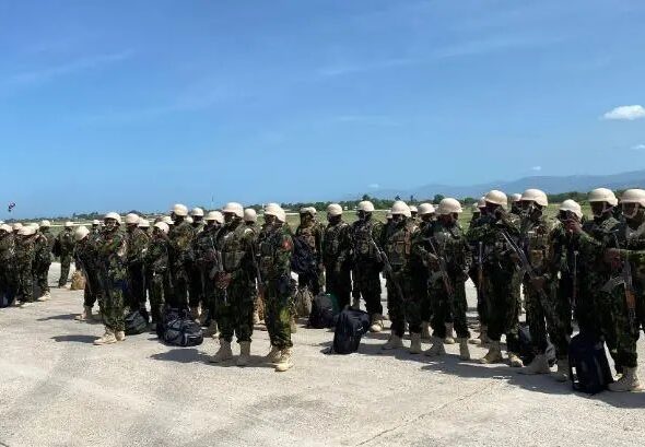 The arrival of the first 400 police officers of the Kenyan forces in Haiti. Photo: Haïti Liberté.