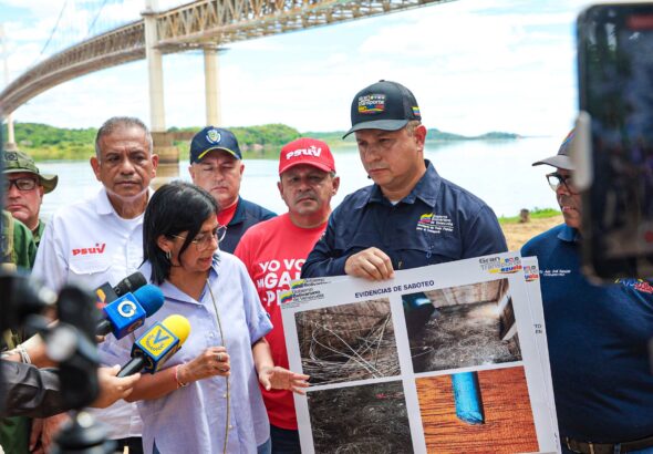 Venezuelan Vice President Delcy Rodríguez and Minister for Transportation Ramón Velásquez providing information about the sabotage against the Angostura Bridge over the Orinoco River (in the background), Ciudad Bolívar, Bolívar state June 25, 2024. Photo: X/@ViceVenezuela.