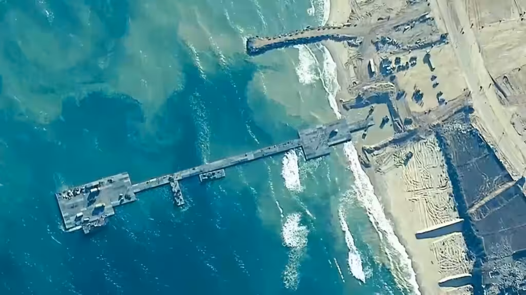 Aerial view of the US "aid pier" in Gaza, used by the Zionist regime to massacre Palestinians. Photo: US Central Command.