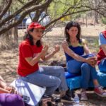 Yanina Settembrino coordinator of the Rural Federation for Production and Planting for Argentina talking with rural farm workers. Photo: Gisela Volá/Agencia Tierra Viva.