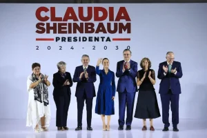 Mexican President-elect Claudia Sheinbaum (center) with the first six members of her government. Photo: La Jornada.