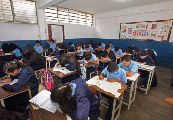 Venezuelan middle school students in a classroom. Photo: File photo.
