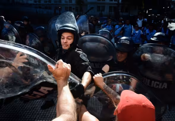Demonstrators are repressed by the police in front of the National Congress of Argentina, in Buenos Aires. 01/02/24. Photo: Santiago Sito / Flickr.