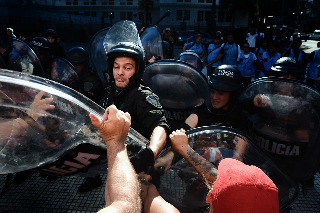 Demonstrators are repressed by the police in front of the National Congress of Argentina, in Buenos Aires. 01/02/24. Photo: Santiago Sito / Flickr.