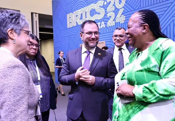 Venezuelan Foreign Minister Yván Gil (left) talks with his South African counterpart Naledi Pandor during the BRICS+ Summit of Foreign Ministers in Nizhny Novgorod, Russia, on Monday, June 10, 2024. Photo: X/@yvangil.