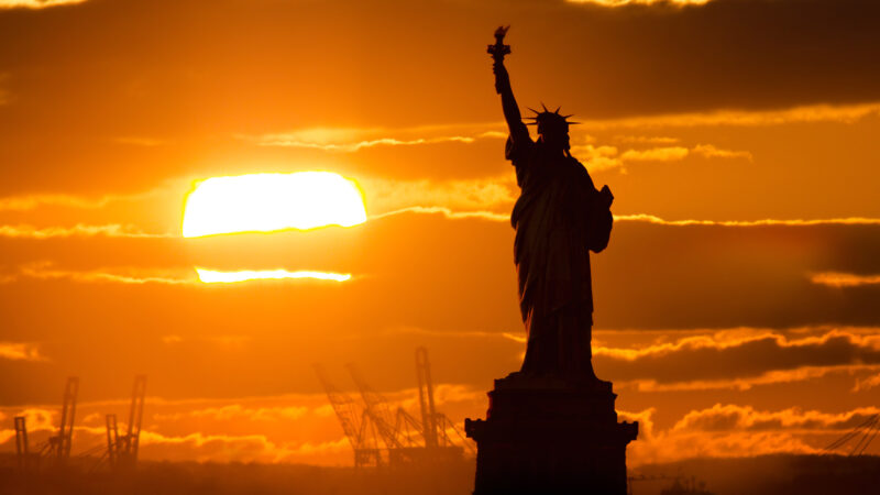 statue-of-liberty-sunset-800x450