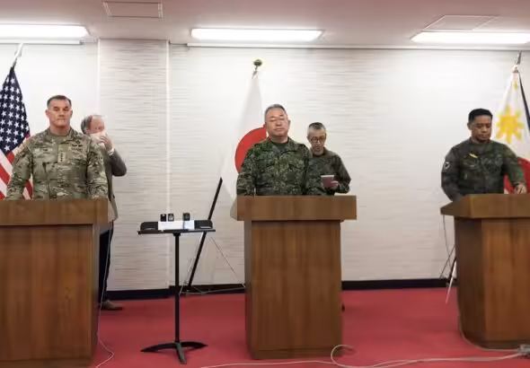 From left to right: US Pacific Command Commander General Charles A. Flynn, Chief of Staff of Ground Self Defense Force General Yoshihide Yoshida and Philippine Army, Commander lit Gen Romeo S. Brawner Jr on December 11, 2022, during a press conference in Camp Asaka, Tokio (Japan). Photo: Keizo Mori/UPI Credit: UPI/Alamy Live News.