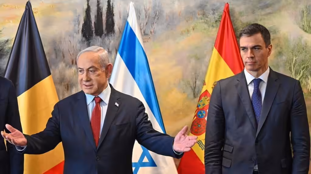 Israeli occupation entity's prime minister, Benjamin Netanyahu (left) next to Spain's prime minister, Pedro Sanchez (right) during a meeting in Jerusalem on November, 2023. Photo: GPO/EFE.