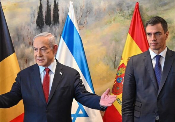 Israeli occupation entity's prime minister, Benjamin Netanyahu (left) next to Spain's prime minister, Pedro Sanchez (right) during a meeting in Jerusalem on November, 2023. Photo: GPO/EFE.