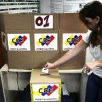Venezuelan electoral personnel checks the voting material. File photo.