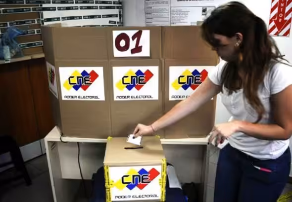 Venezuelan electoral personnel checks the voting material. File photo.