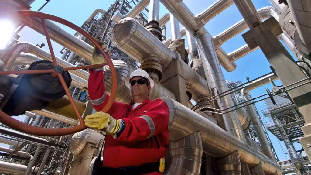 A Venezuelan oil sector worker of Petroindependencia SA, a PDVSA-Chevron joint venture in Venezuela. Photo: Chevron.