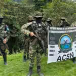 Members of the Colombian paramilitary organization Autodefensas Conquistadoras de la Sierra hold the group's flag during the recording of a video. Photo: X/@ACSN129068.
