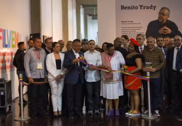 Venezuelan Minister of Culture Ernesto Villegas and the director of Books and Publications of the Ministry of Sports, Arts and Culture of South Africa, Cathrine Mokoena, accompanied by distinguished guests, inaugurate the International Book Fair of Venezuela 2024. Photo: FILVEN.
