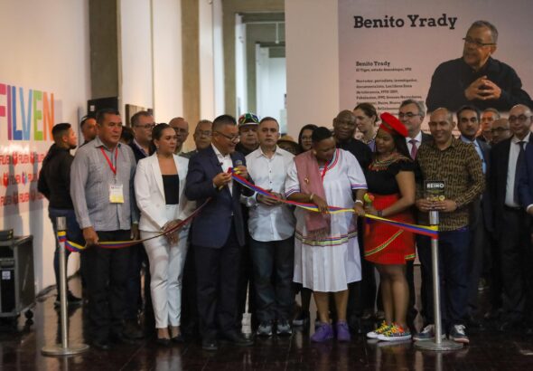 Venezuelan Minister of Culture Ernesto Villegas and the director of Books and Publications of the Ministry of Sports, Arts and Culture of South Africa, Cathrine Mokoena, accompanied by distinguished guests, inaugurate the International Book Fair of Venezuela 2024. Photo: FILVEN.