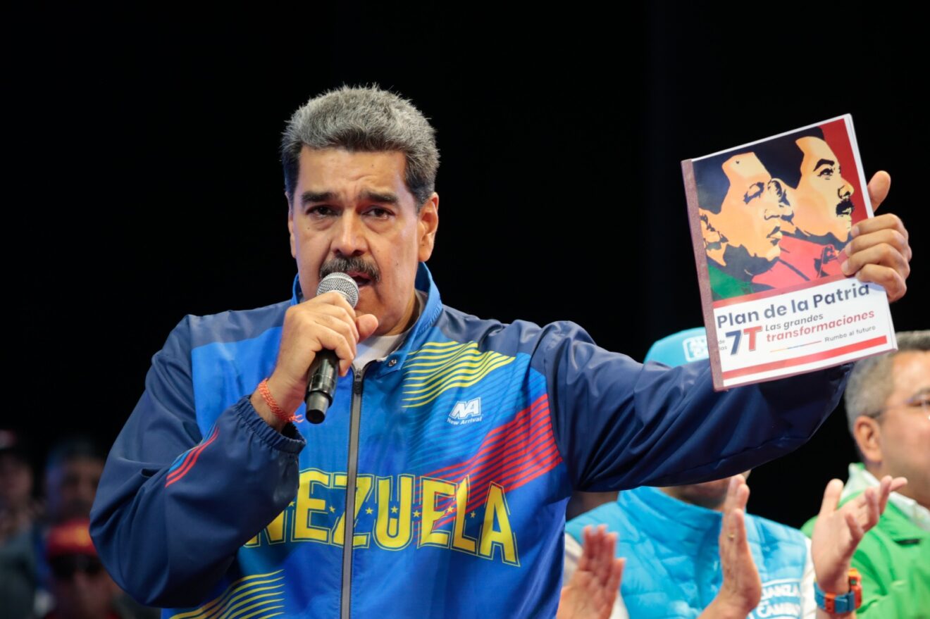 Venezuelan President Nicolas Maduro speaking while holding a “Plan de la Patria (7T)” booklet, during its presentation on March 20, 2023. Photo: X/@PresidencialVen/file photo.