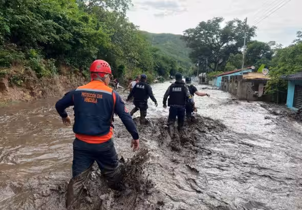 Venezuelan emergency response teams deployed in Cumanacoa, Sucre state, Venezuela, a town severely affected by the flooding of the Manzanares River after the passage of Hurricane Beryl. Photo: X/@RCamachoVzla.