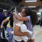 Venezuelans families reuniting thanks to the Return to the Homeland Great Mission that brought 261 migrants from Mexico to Venezuela for free on Tuesday, July 16, 2024. Photo: X/@yvangil.