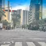 A contingent of Venezuelan National Guards deployed in Caracas' El Rosal neighborhood after neutralizing a group of street rioters. Some of the rioters can be seen arrested and seated (right). Photo: Orinoco Tribune.