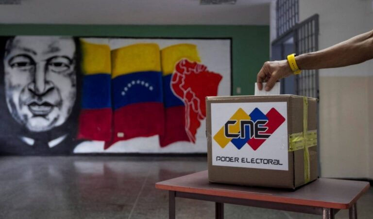 A voter deposits a voting receipt in a Venezuelan polling station. File photo.