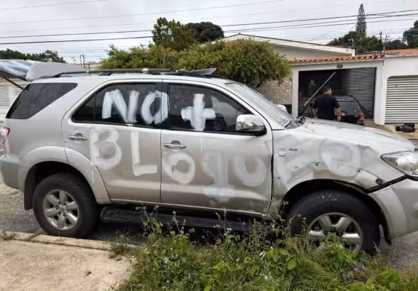 SUV painted with a caption that reads "No + Bloqueo [no more blockade]" presented by far-right politician María Corina Machado as evidence of an alleged "attempt against her," in Barquisimeto, Lara state, on Thursday, July 18, 2024. Photo: Vente Venezuela.