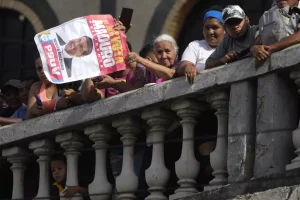 Supporters of Venezuelan President Nicolás Maduro attend a July 2024 campaign event in Caracas. Photo: Ariana Cubillos / Associated Press.