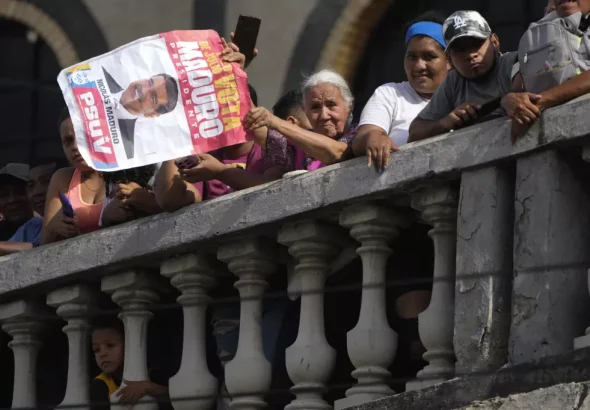 Supporters of Venezuelan President Nicolás Maduro attend a July 2024 campaign event in Caracas. Photo: Ariana Cubillos / Associated Press.