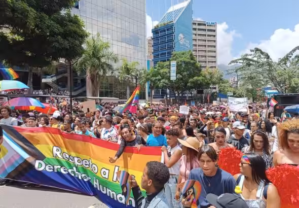 Part of the Pride Parade in Caracas passing by the Parque Cristal building in the east of Caracas, July 7, 2024. Photo: Curadas.com