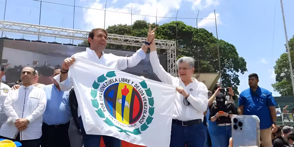 Carlos Prosperi with Henry Ramos Allup, leader of Democratic Action party, during an opposition primaries campaign rally in 2023. File photo.