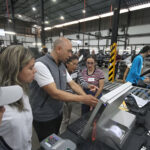 Venezuelan electoral experts from the CNE audit voting machines in the pre-dispatch audit held on Sunday, July 21, 2024. Photo: Ultimas Noticias.