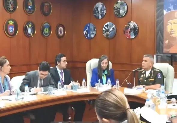 Venezuelan Defense Minister Vladimir Padrino meets with a Carter Center electoral observation delegation on Monday, July 22, days before the July 28 presidential elections. A big painting portraying the faces of Simón Bolívar, Hugo Chávez and Nicolás Maduro can be seen in the background. Photo: Union Radio.