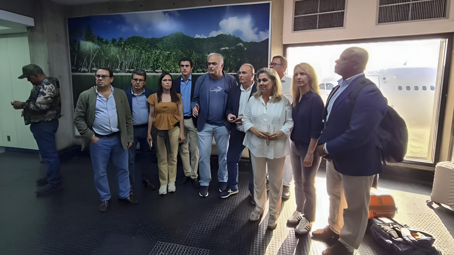 Delegation of far-right Spanish politicians deported from Venezuela for attempting to enter the country as "electoral observers" without any invitation from CNE, July 26, 2024. Photo: X/@FonsiLoaiza.