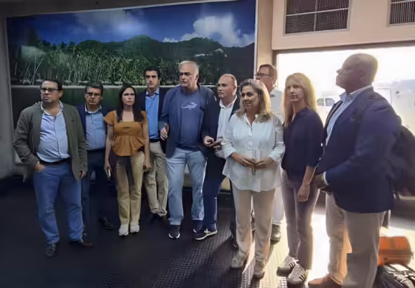 Delegation of far-right Spanish politicians deported from Venezuela for attempting to enter the country as "electoral observers" without any invitation from CNE, July 26, 2024. Photo: X/@FonsiLoaiza.