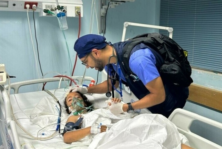 A US doctor treats a child at the European General Hospital in Khan Younis, Gaza. Photo: Usman Shah/Dawn.