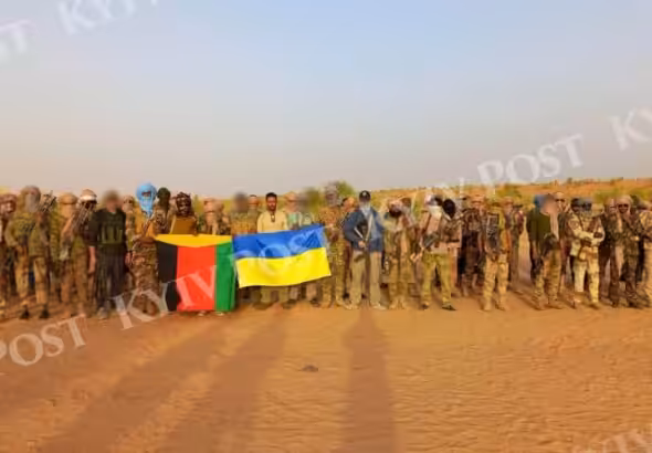 Tuareg rebels in Mali have been photographed holding a Ukrainian flag after killing dozens of Russians from the Wagner Private Military Company (PMC). Photo: Kyiv Post.