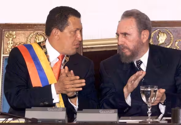 Cuban President Fidel Castro (right) and Venezuelan President Hugo Chávez (left) during the Cuban leader's state visit to Venezuela, October 27, 2000. Photo: Juan Barreto/AFP via Getty Images.