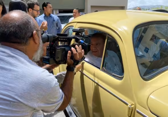 Former far-right presidential candidate Edmundo Gonzalez, posing for a photo from inside a German yellow Volkswagen Beetle, during a photo shoot for his presidential campaign. Photo: X/@rohernandezm_.