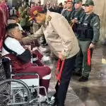 Venezuelan President Nicolas Maduro greets service men injured post-election during violent far-right riots on Sunday, August 4, 2024. Photo: X/@elespinito.