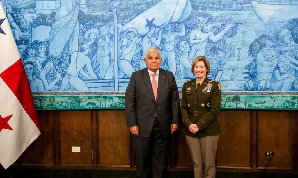 Panamanian President José Mulino (left) posing for a photo with US Southern Command head, General Laura Richardson. in Panama City on Tuesday, August 6, 2024, just days after Venezuelan presidential elections. Photo: X/@as_salazar.